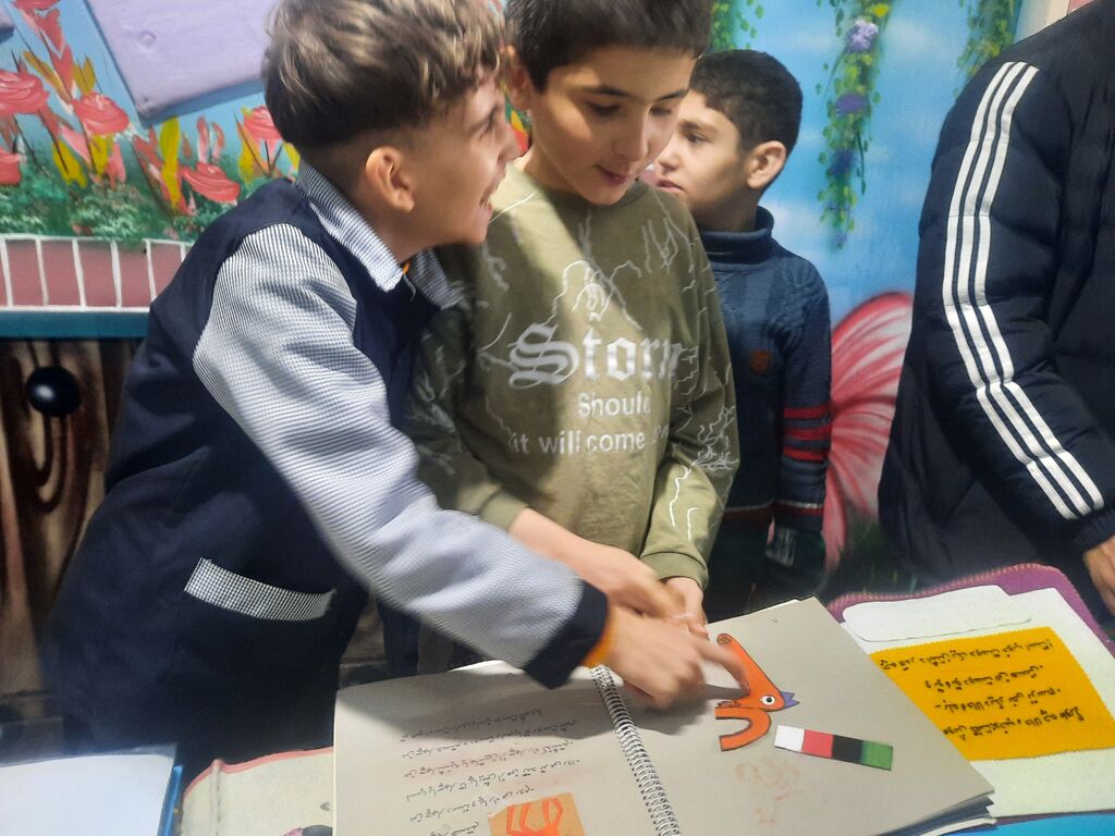 1395074-1 ایستگاه آخر نمایشگاه کتابهای حسی- لمسی در مرکز 2 ملایر