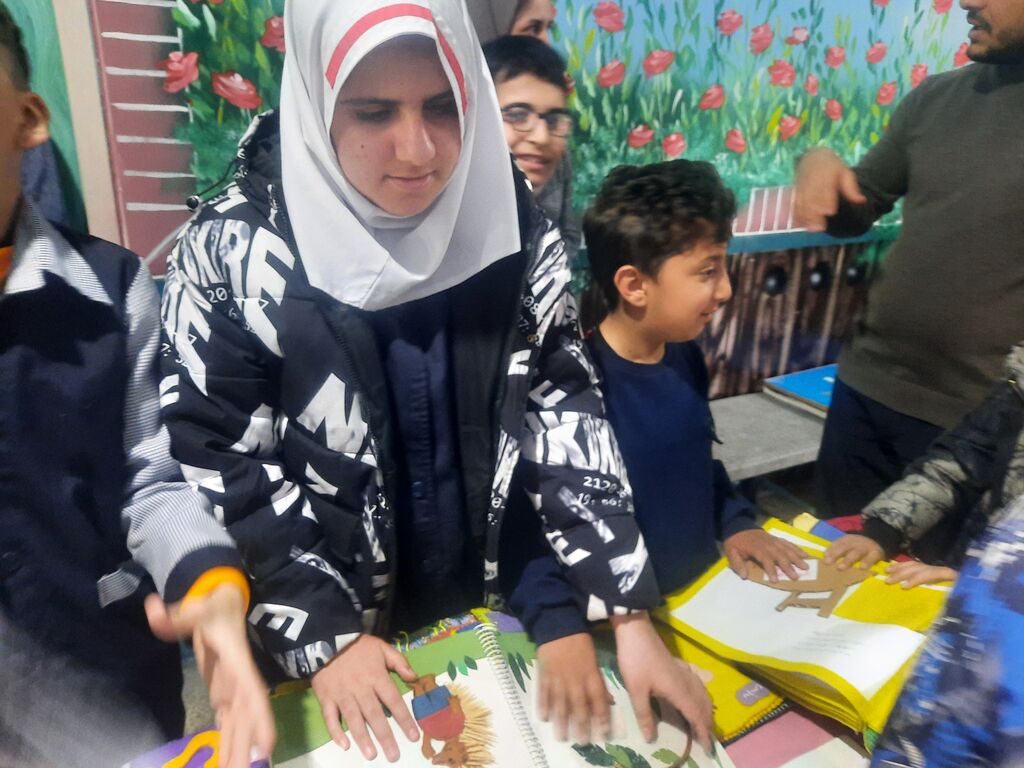 1395075-1 ایستگاه آخر نمایشگاه کتابهای حسی- لمسی در مرکز 2 ملایر