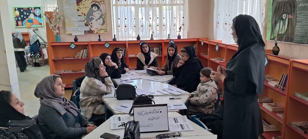 1395376-1 دومین کارگاه پیشگیری از آسیبهای اجتماعی برای نوجوانان و خانوادهها در مرکز کنگاور