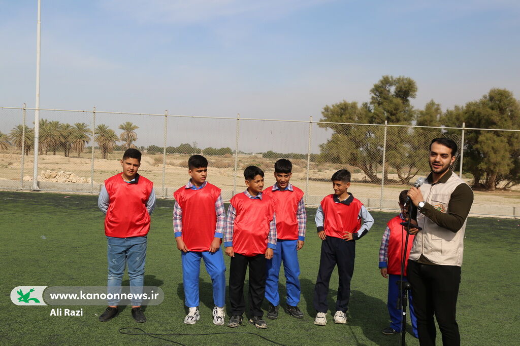 1395481-1 جشنواره بازی های بومی و محلی اعضا کتابخانه های سیار استان بوشهر برگزار شد