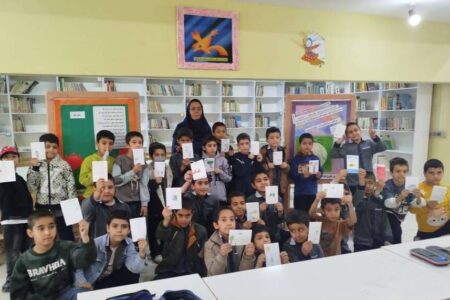 نوخوان‌های فیروزآبادی به دنیای کتاب و قصه قدم گذاشتند