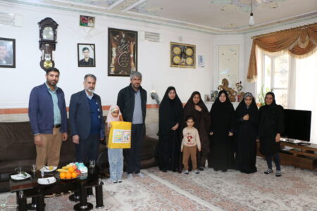 دیدار مدیرکل کانون فارس با خانواده شهید محمد اژدهاکش