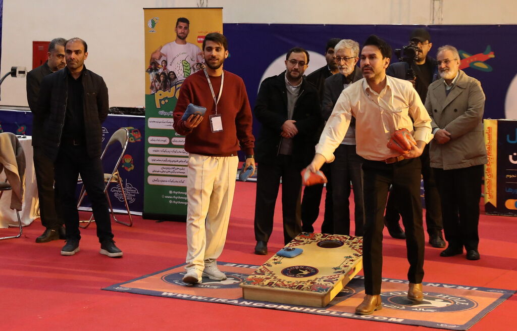 بازی گروهی «چاله ذرت» در جشنواره اسباب‌بازی کانون