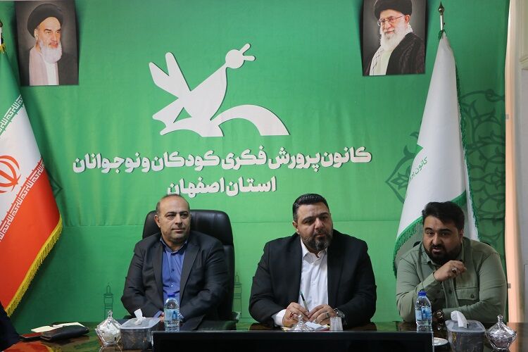 معیشت کارکنان اولویت اول معاونت توسعه و منابع کانون کشور است