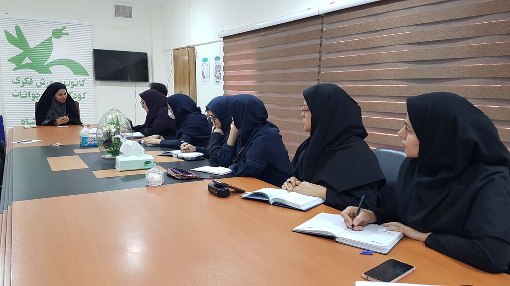 1395779-1 تبیین برنامههای دهه فجر در کانون کرمانشاه