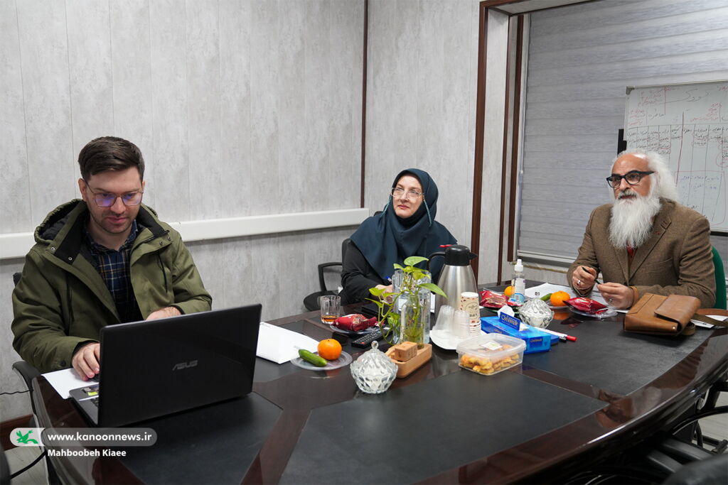 1395897-1 آثار دهمین دوسالانه ملی هنرهای تجسمی کانون داوری شد