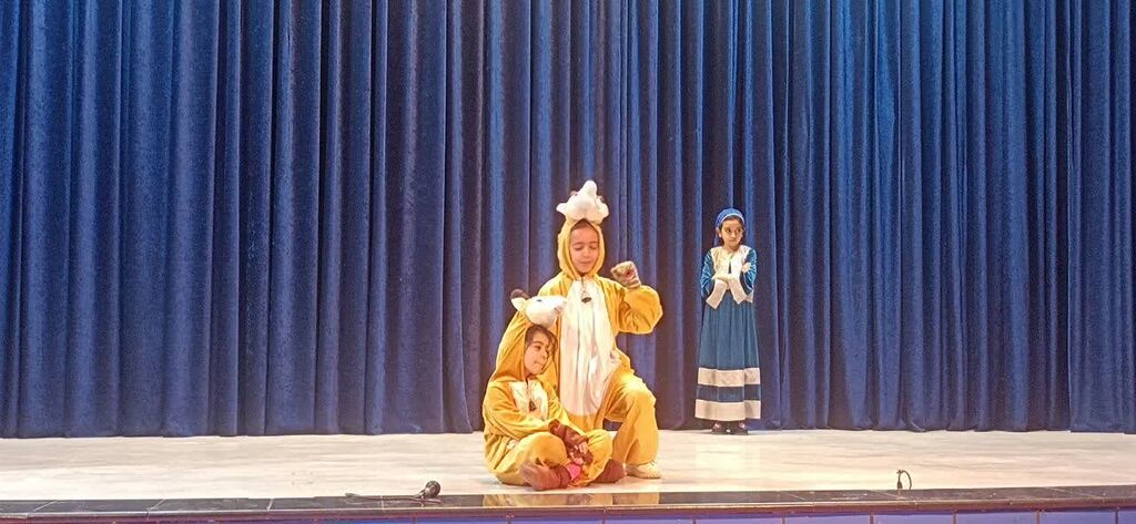 1395968-1 اجرای دو نمایش «مار در لانه موش» و «بزغاله باهوش» در مرکز شماره ۲ کانون کرمانشاه