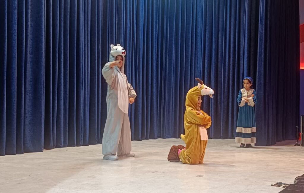 1395971-1 اجرای دو نمایش «مار در لانه موش» و «بزغاله باهوش» در مرکز شماره ۲ کانون کرمانشاه