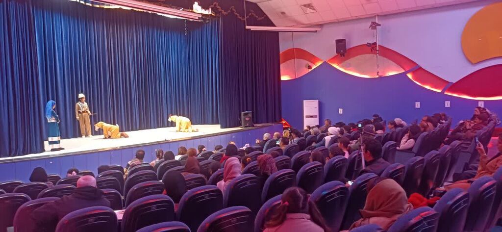 1395972-1 اجرای دو نمایش «مار در لانه موش» و «بزغاله باهوش» در مرکز شماره ۲ کانون کرمانشاه