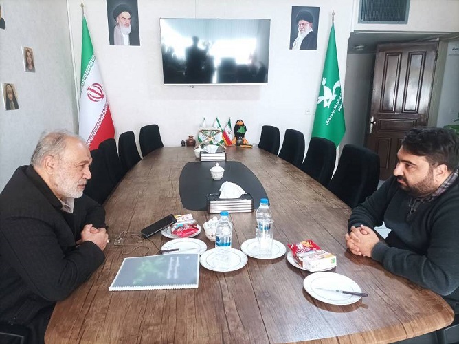 1396042-1 رئیس کمیسیون ویژه آب و مناطق کمبرخودار شورای اسلامی شهر اصفهان مهمان مدیرکل کانون شد