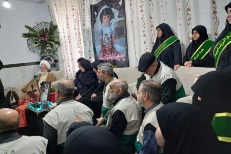 دیدار امام جمعه، مسئولان و اعضای کانون با خانواده کودک شهید کرمانشاهی