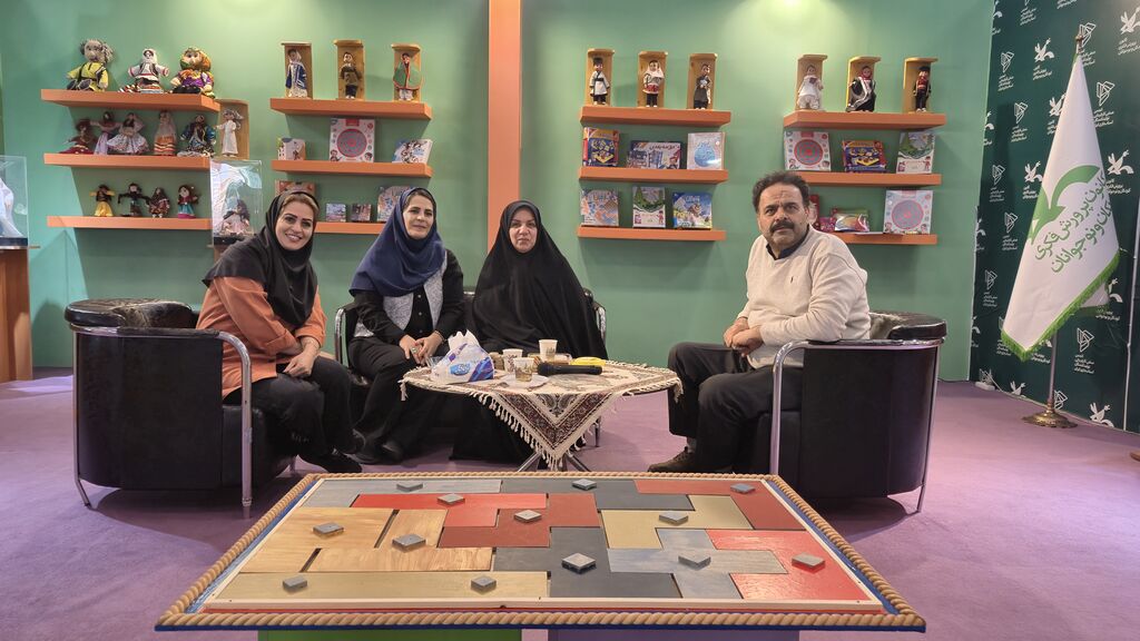 1396069-1 بازدید مدیرکل کانون گلستان از جشنواره اسباببازی