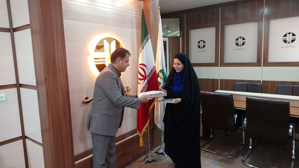 1396082-1 تفاهمنامه همکاری کانون کرمانشاه با سازمان حفاظت محیط زیست استان