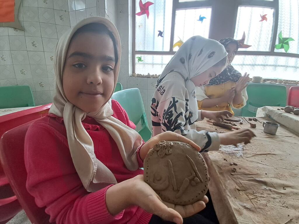 تجلی حبّ وطن در دستان هنرمند اعضای کانون بیارجمند