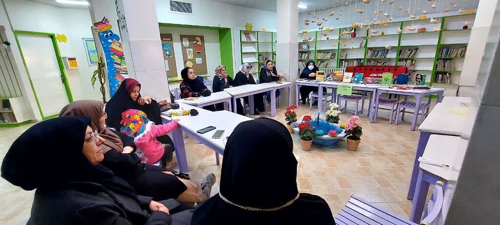 1396261-1 بیست و سومین جلسه محفل کتابخوانی والدین در مرکز ۲ مشهد