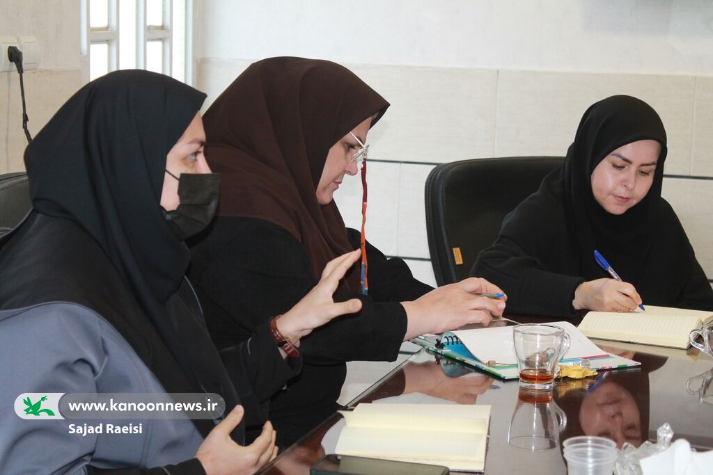 1396263-1 نشست بررسی برنامههای مراکز کانون خوزستان برای دهه فجر و اعیاد شعبانیه