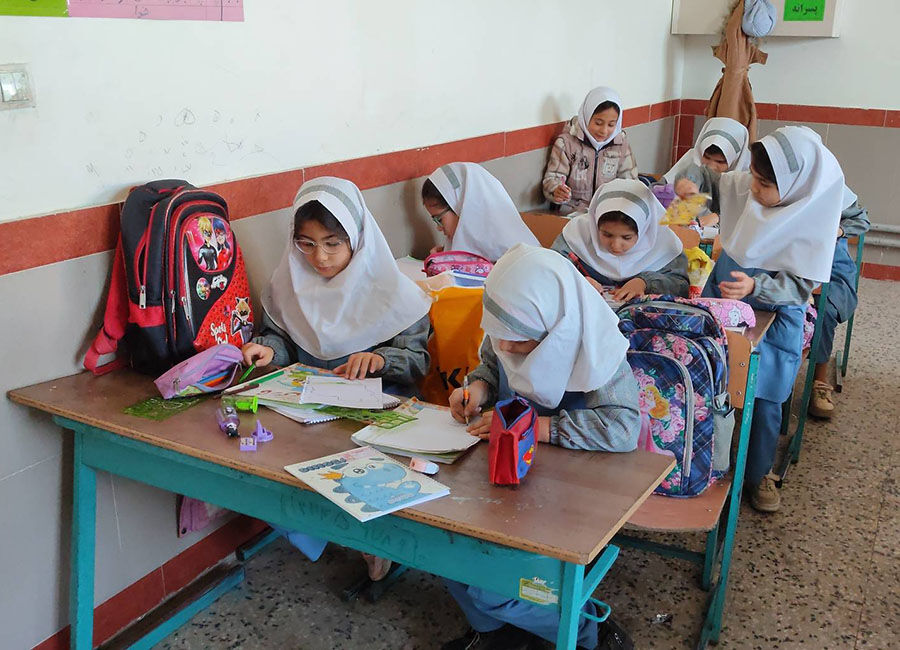 مسابقه نقاشی «من ایرانم را دوست دارم» در روستای نوشار اردبیل برگزار شد