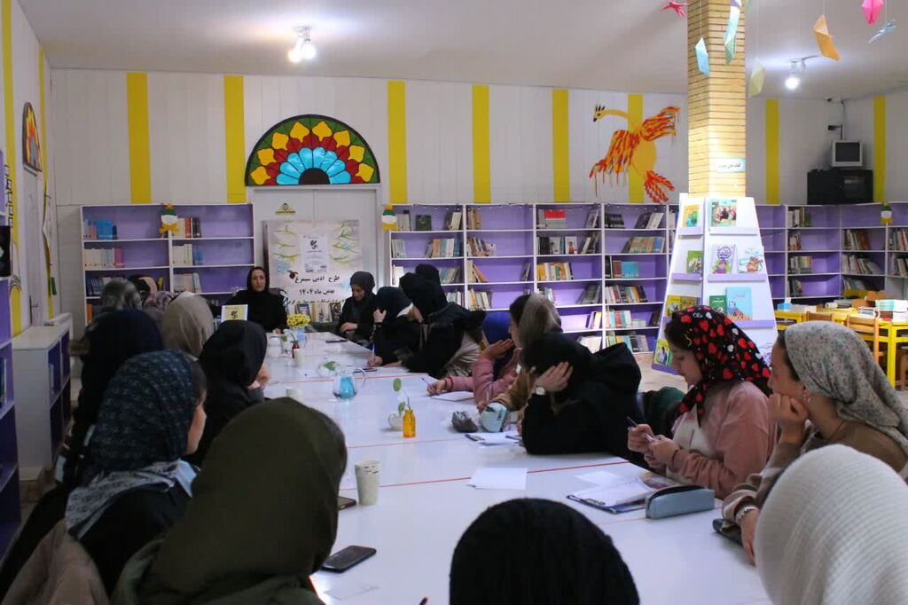 1397085-1 برگزاری کارگاه داستاننویسی سیمرغ در کانون پرورش فکری شهرستان درگزین