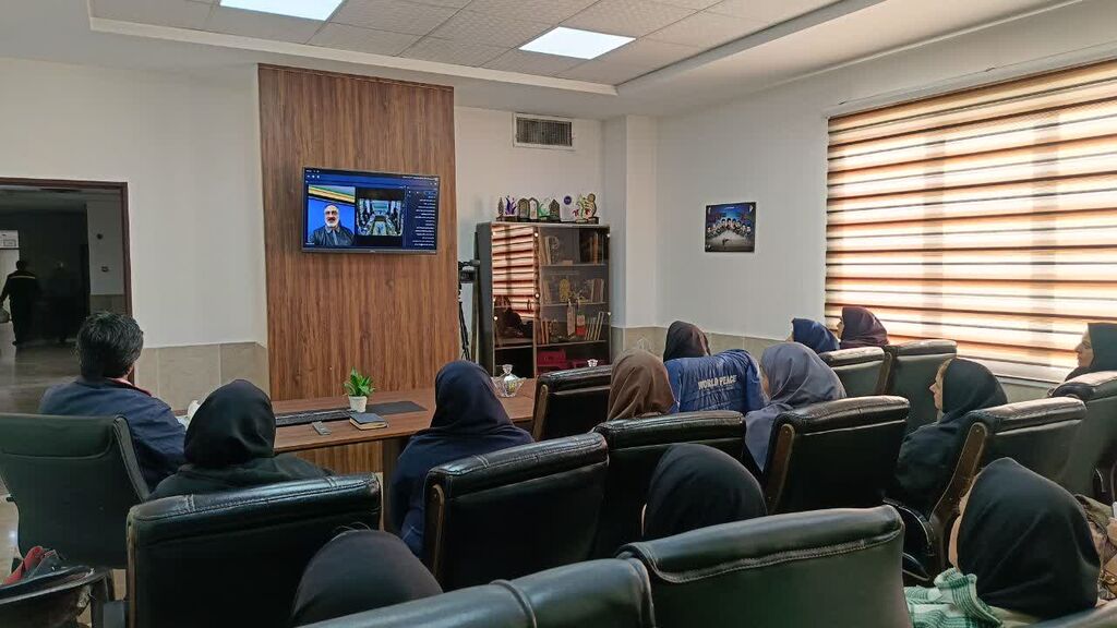 1397173-1 دیدار برخط مربیان کانون استان البرز با مدیرعامل