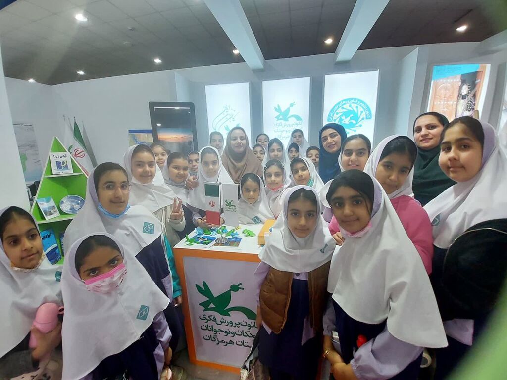 1397247-1 برپایی غرفه کانون پرورش فکری هرمزگان درنمایشگاه صنایع دریایی و توانمندی های هرمزگان