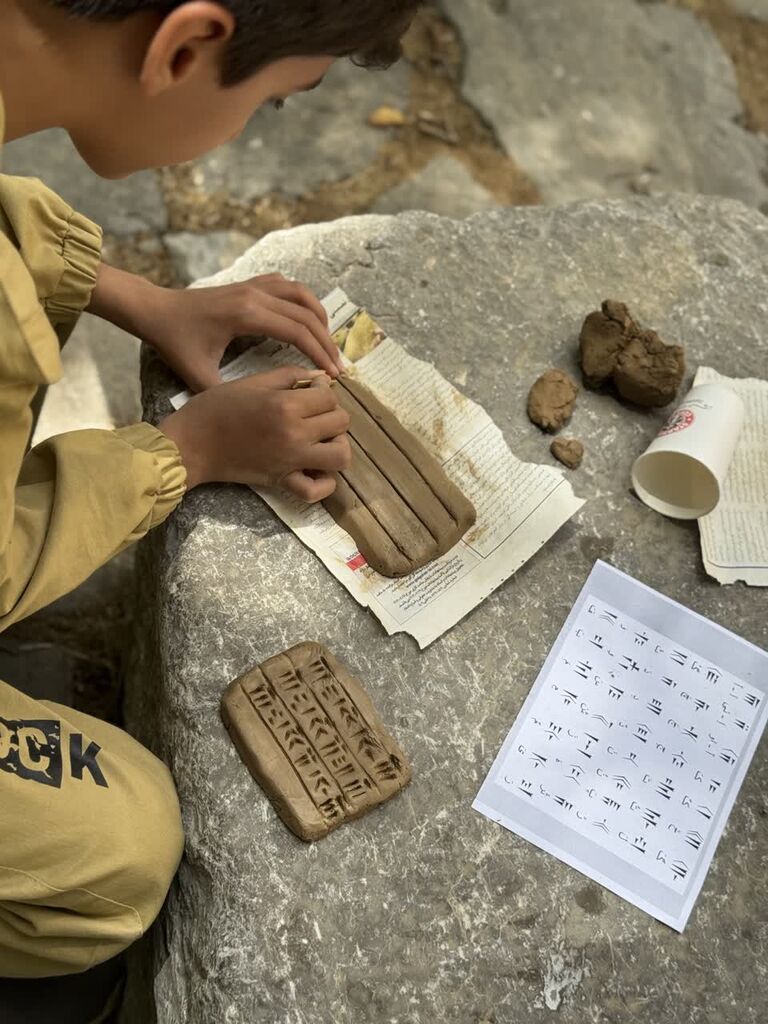 1397505-1 برگزاری کارگاههای خلاقانه ساخت سازههای هنری در مرکز شماره ۳ اسلامآباد غرب