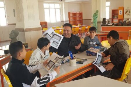 برگزاری کارگاه‌های خلاقانه ساخت سازه‌های هنری در مرکز شماره ۳ اسلام‌آباد غرب