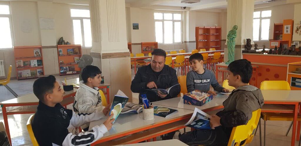 1397507-1 برگزاری کارگاههای خلاقانه ساخت سازههای هنری در مرکز شماره ۳ اسلامآباد غرب