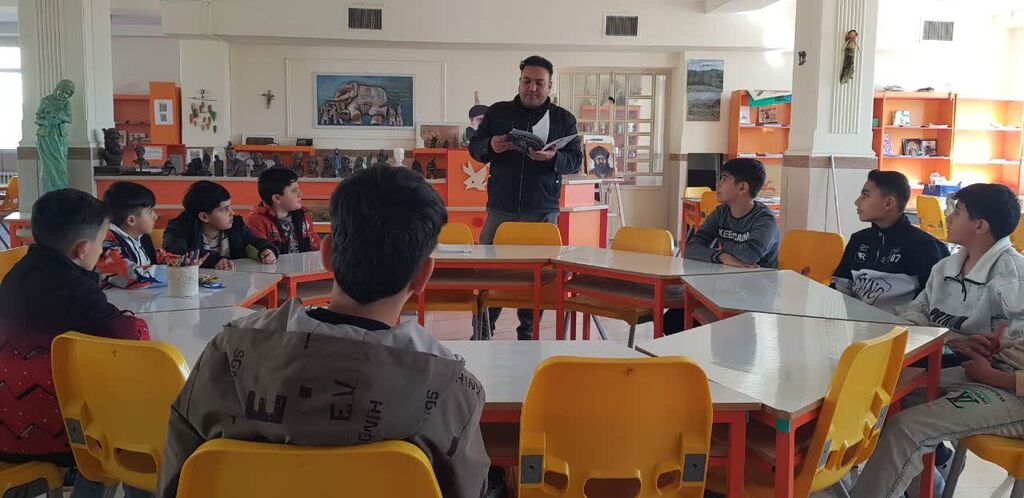 1397508-1 برگزاری کارگاههای خلاقانه ساخت سازههای هنری در مرکز شماره ۳ اسلامآباد غرب