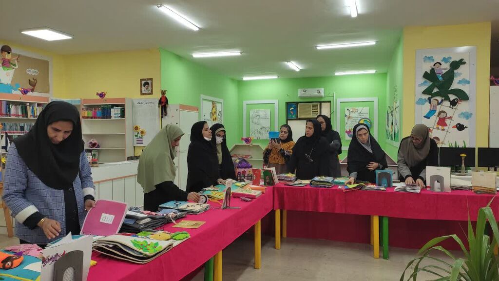 1397526-1 نقد و بررسی کتابهای حسی و لمسی توسط معلمان مدارس استثنایی بندرعباس