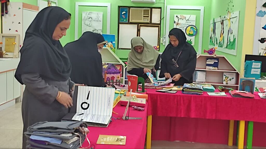 1397527 نقد و بررسی کتابهای حسی و لمسی توسط معلمان مدارس استثنایی بندرعباس