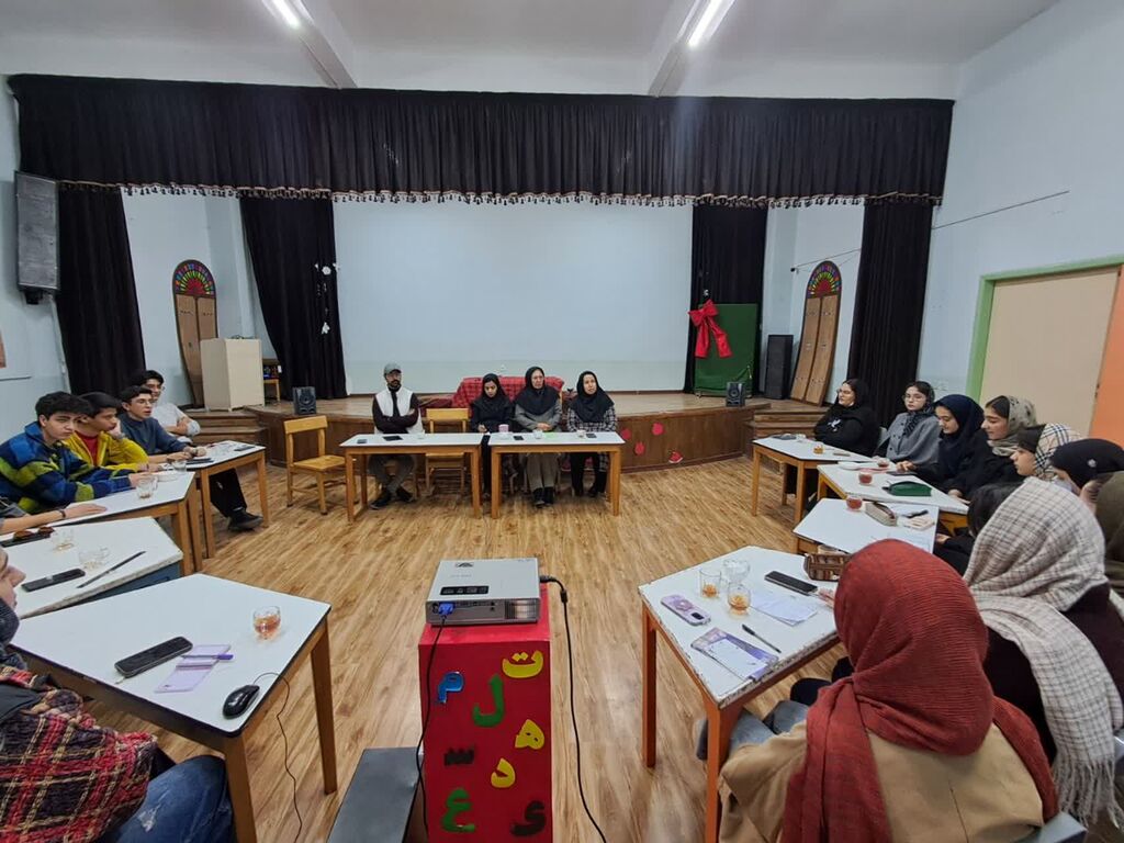 سی‌و دومین انجمن ادبی مهتاب قوچان برگزار شد