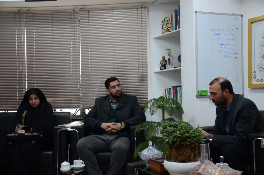 1397936-1 جلسه همافزایی کانون و اداره فرهنگی شهرداری مشهد