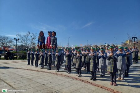 جشن پرچم در آستانه‌ی سالروز پیروزی انقلاب در زاهدان برگزار شد