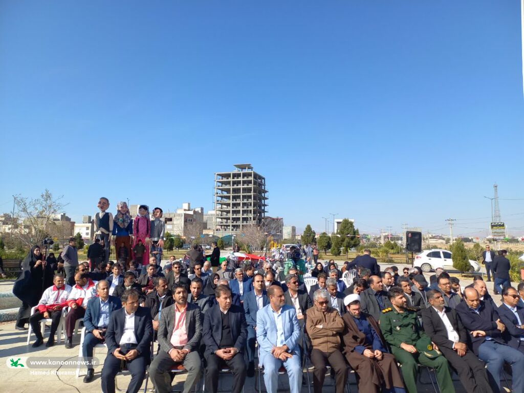 1397945-1 جشن پرچم در آستانهی سالروز پیروزی انقلاب در زاهدان برگزار شد