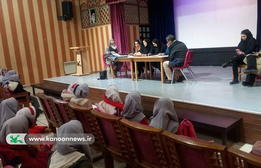 1397958 اجرای نخستین مرحله رویداد ملی «هزار رویا، یک نگاه» در سنندج با نمایش «کچل کفترباز»