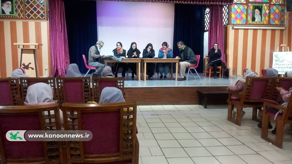 1397959 اجرای نخستین مرحله رویداد ملی «هزار رویا، یک نگاه» در سنندج با نمایش «کچل کفترباز»