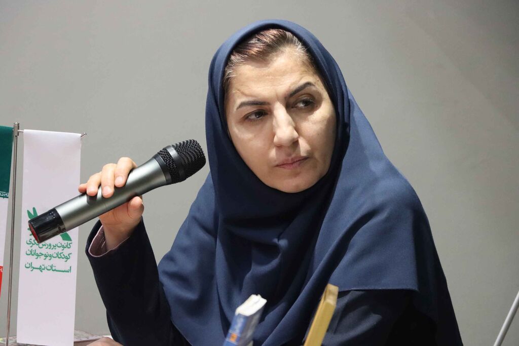 گفت‌وگوی نوجوانان با مژگان بابامرندی در مرکز شماره ۳۸ کانون تهران