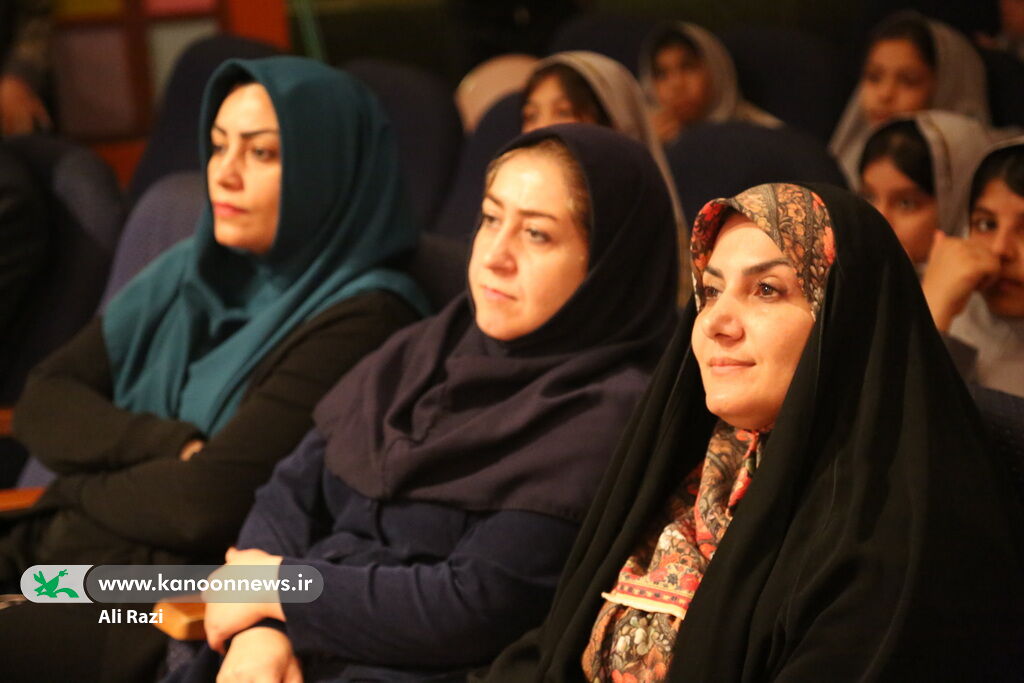 1398361 زنگ انقلاب در سینما کانون بوشهر نواخته شد / آغاز اجرای بیش از ۴۵۰ برنامه دهه فجر ویژه کودکان و نوجوانان در استان