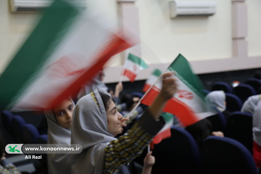 1398362 زنگ انقلاب در سینما کانون بوشهر نواخته شد / آغاز اجرای بیش از ۴۵۰ برنامه دهه فجر ویژه کودکان و نوجوانان در استان