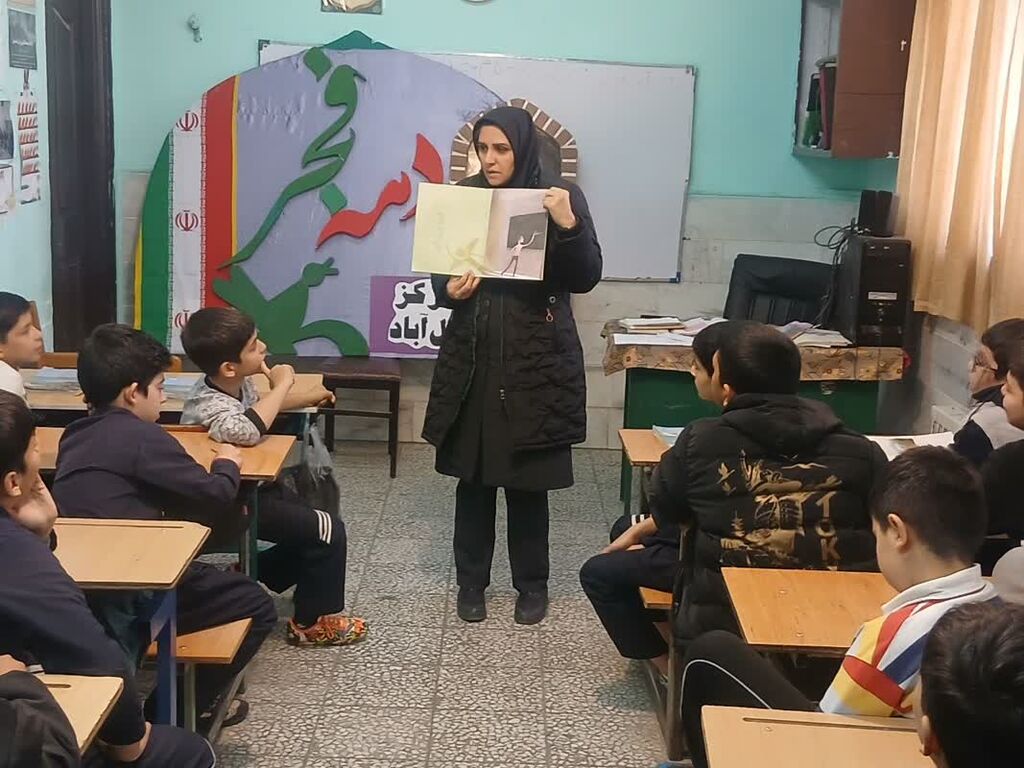 1398376-1 برنامههای کانون یل آباد در زنگ انقلاب