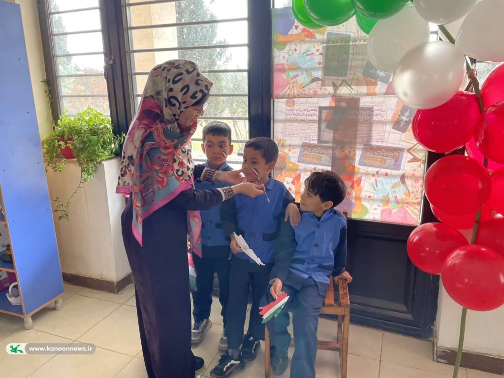 اجرای برنامه «پرچم رنگین حماسه» برای کودکان مراوه‌تپه