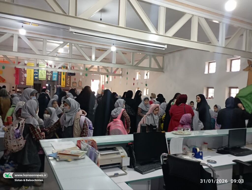 نمایشگاه دست‌سازه‌های اعضای کودک و نوجوان مرکز مجتمع زاهدان همزمان با دهه فجر در حال برگزاری است