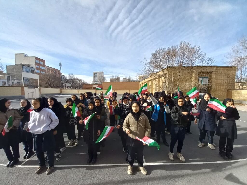 آغاز دهه فجر با طنین «زنگ انقلاب» در مراکز کانون پرورش فکری استان همدان