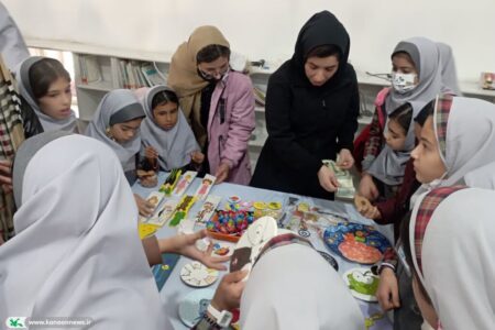 نمایشگاه دست‌سازه‌های اعضای کودک و نوجوان مرکز مجتمع زاهدان همزمان با دهه فجر در حال برگزاری است