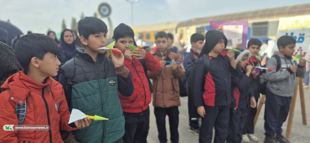 آشنایی کودکان گرگانی با دستاوردهای انقلاب در ویژه‌برنامه قطار شادی
