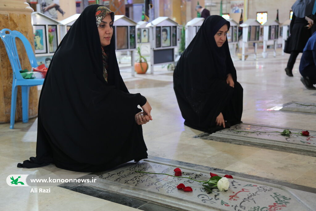 1398519-1 تجدید میثاق مدیرکل و کارکنان کانون استان بوشهر با آرمانهای امام خمینی(ره) و شهدا