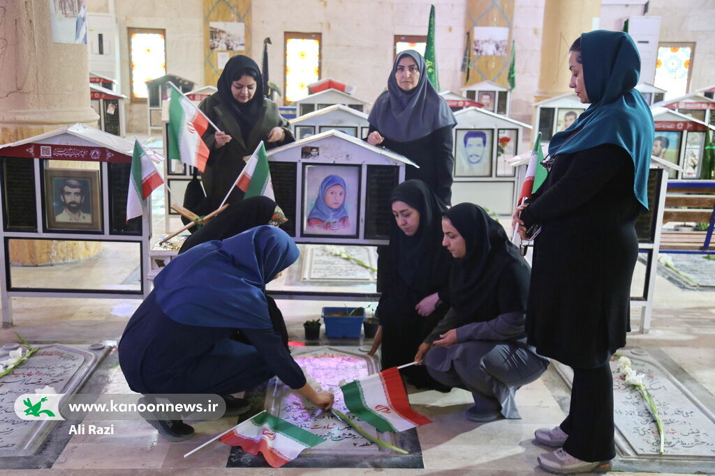 تجدید میثاق مدیرکل و کارکنان کانون استان بوشهر با آرمان‌های امام خمینی(ره) و شهدا