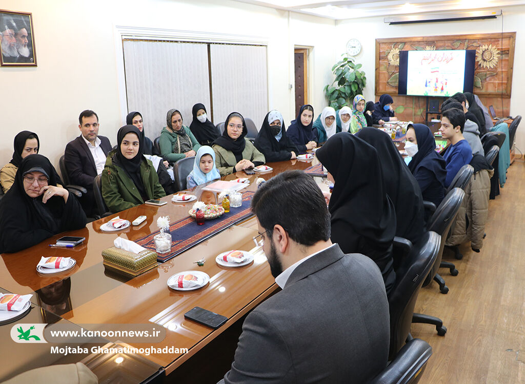 1398589 برگزاری محفل ادبی «تجلی آفتاب» همزمان با آغاز دهه فجر