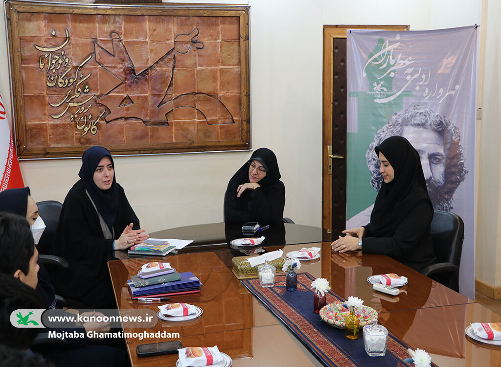 1398591 برگزاری محفل ادبی «تجلی آفتاب» همزمان با آغاز دهه فجر