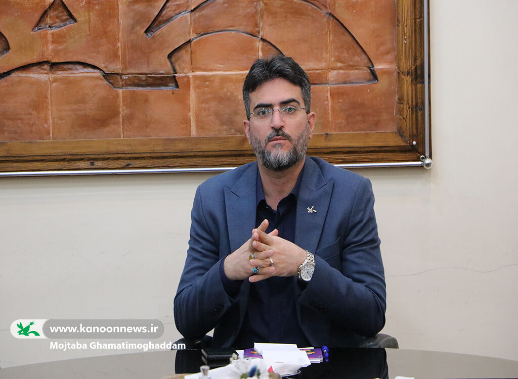 1398595 برگزاری محفل ادبی «تجلی آفتاب» همزمان با آغاز دهه فجر